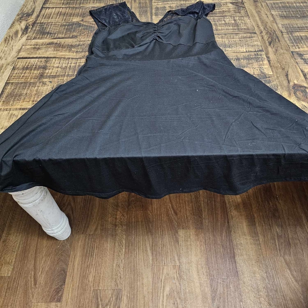 Womens black dress size 2xl (16) from shein